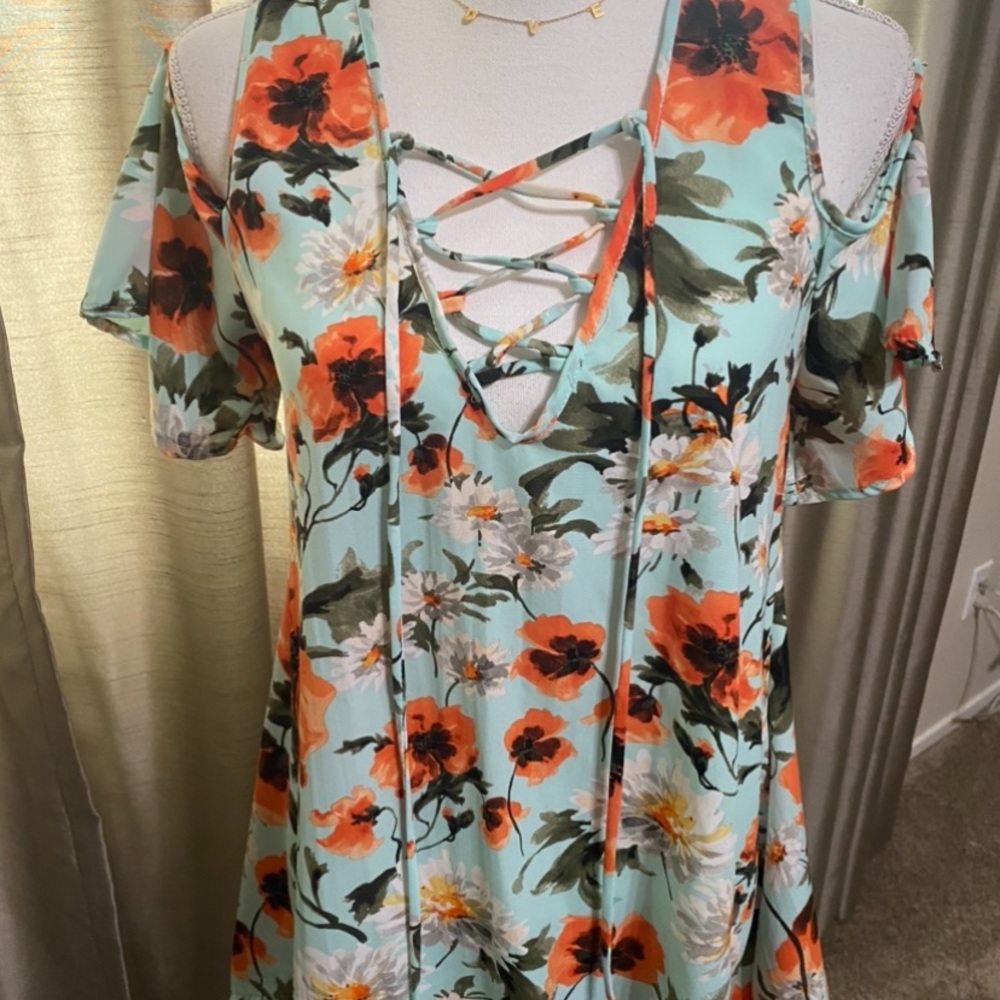 NWOT silky floral cold-shoulder shark-bite tunic.